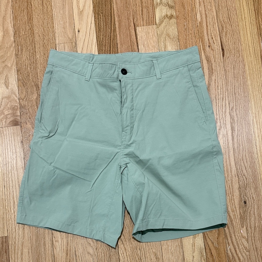 The North Face Men's Sage Green Flat Front Shorts new without tags